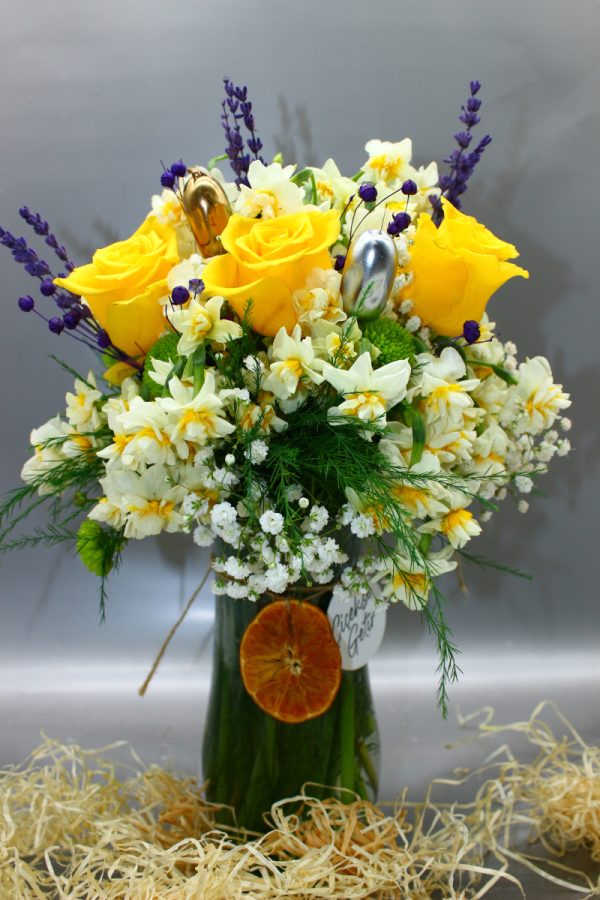 yellow rose and fragrant narcissus