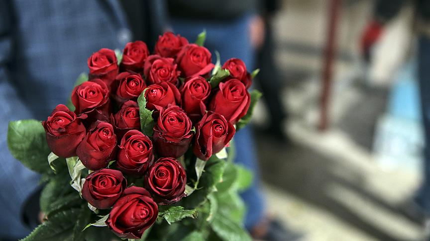 Farklı Çiçekler ile Sevgililer Günü Hediyesi Kadın İçin Fikirler